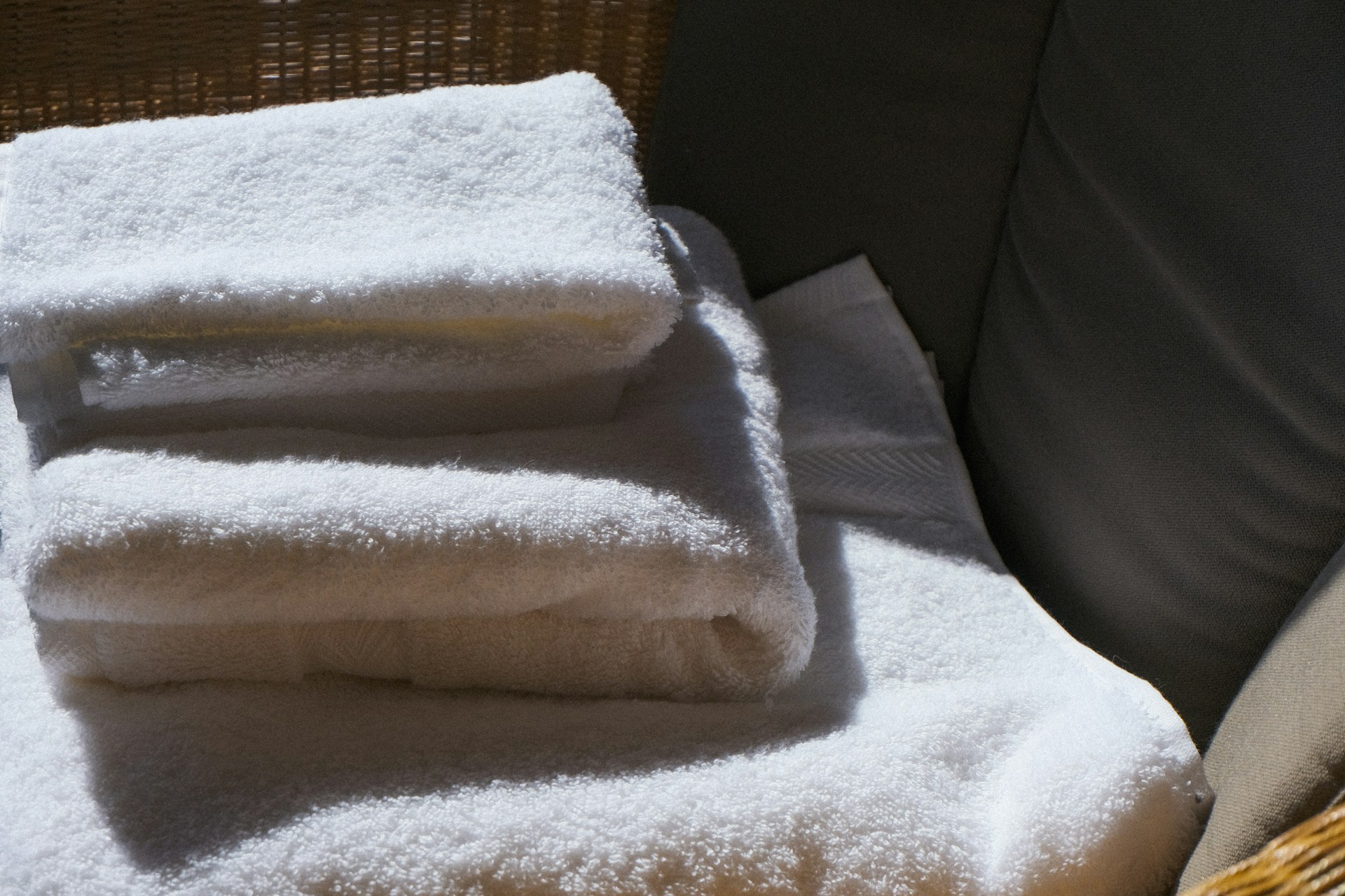 Pollen Season Self-Care: A Simple After-Outdoors Routine for Yellow Days