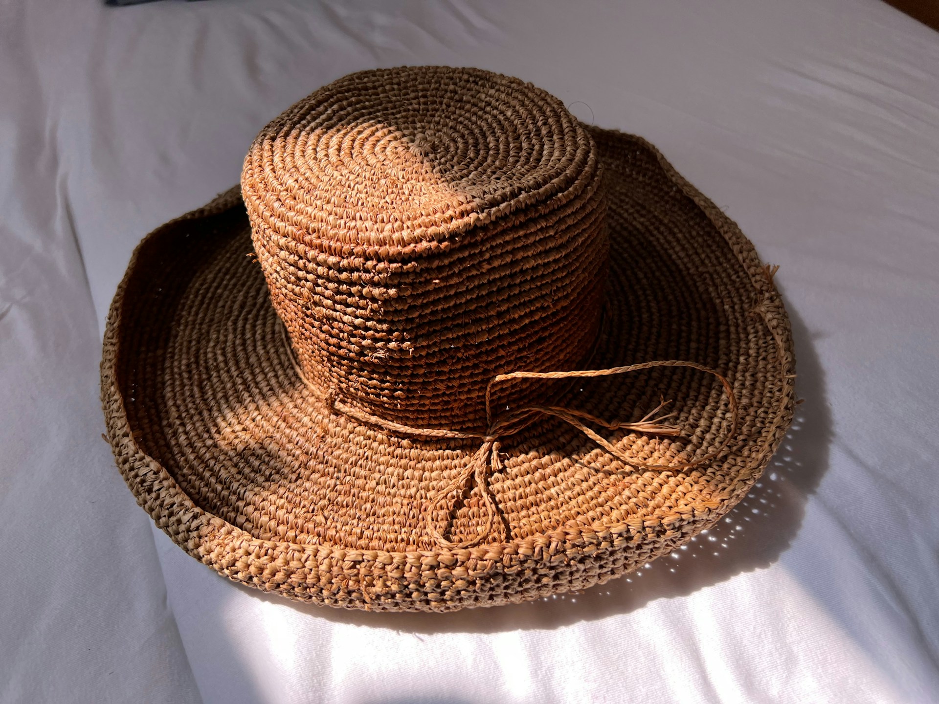 Beyond Sunscreen: Hats, Shade and Timing for Spring Days Outdoors