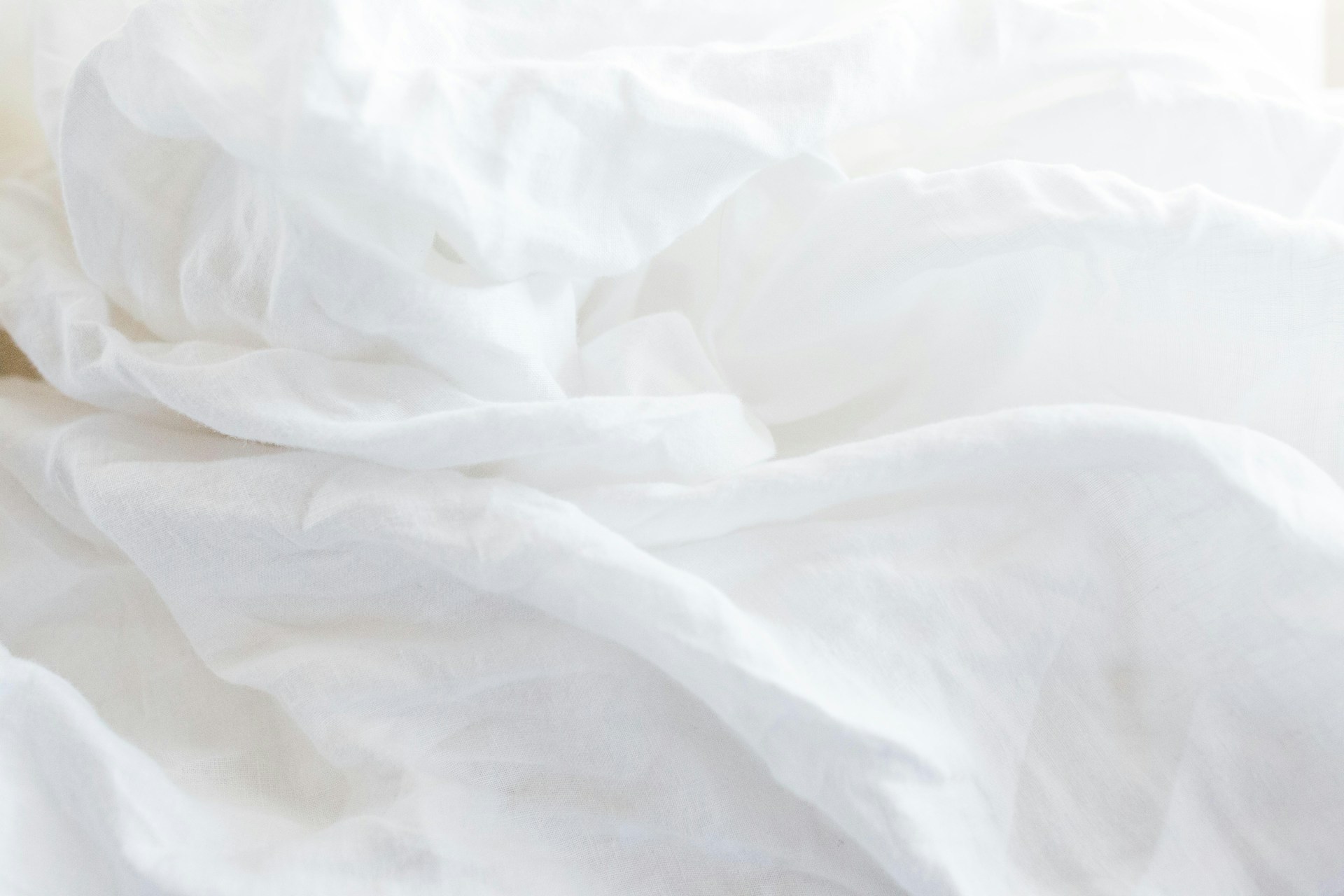 Switching Your Bed to Spring: Lighter Layers, Fresh Linens and Cooler Nights
